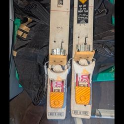 VINTAGE ROSSIGNOL RACING SKIS W BINDERS  