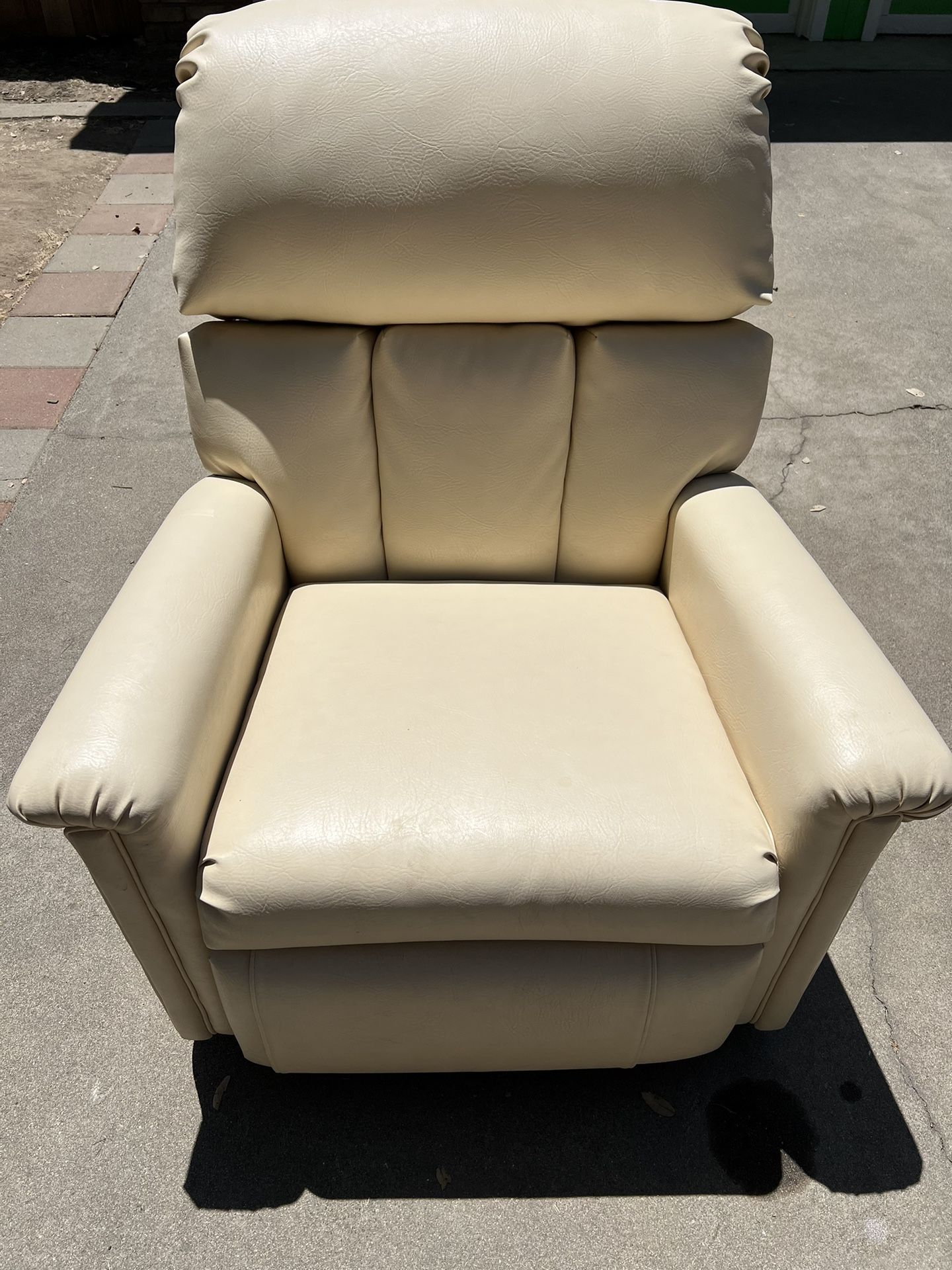 White Leather Recliner for Sale in Modesto, CA OfferUp