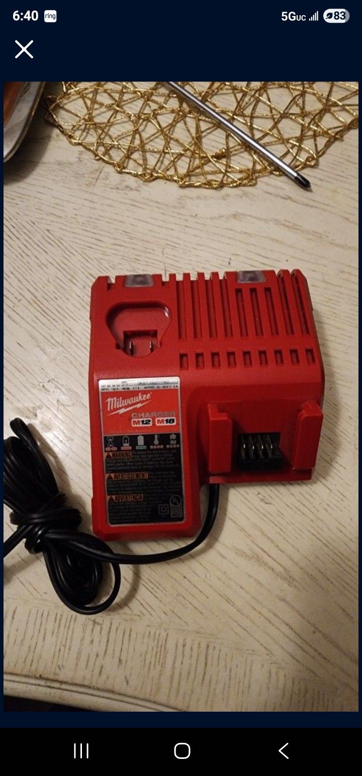 Milwaukee Charger M12 And M18