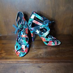 Madden Girl Strappy Lace Up Front, Zip Back Floral Heels Size 8