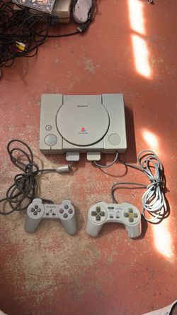 PS1 Console /w Two controllers and Game Disc