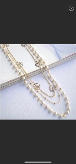 Beautiful triple pearl layered necklace