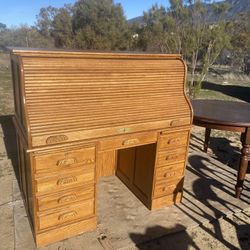 Roll Top Desk With Chair 