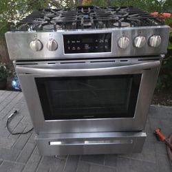 Frigidaire Stove 