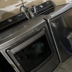 Selling LG Washer And Dryer Set