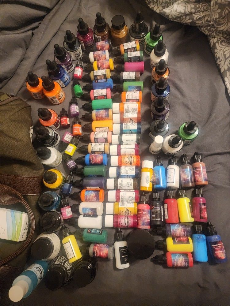All BRAND NEW PAINT!! Airbrush Kit AND A BUNCH OF BRAND NEW PAINT!!