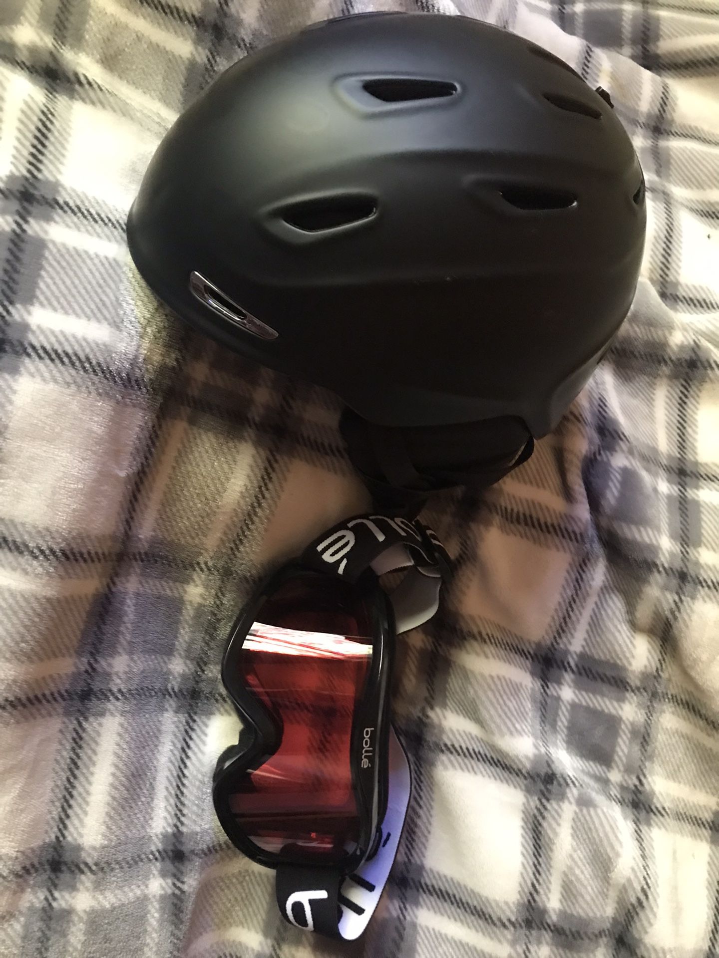 Ski Helmet & Ski Goggles 