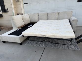 Sectional with pullout bed