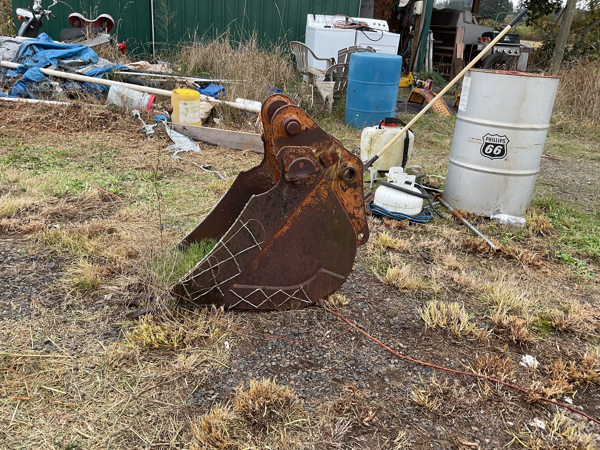 EXCAVATOR- BUCKET-FITS CATERPILLAR