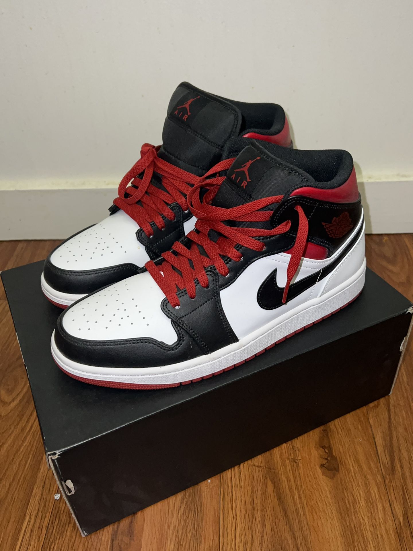Air Jordan 1 Size 10.5 Red Black White