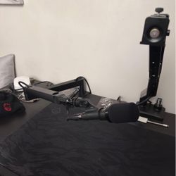 Elgato Arm With Shure SM57 Mic & Keyboard 