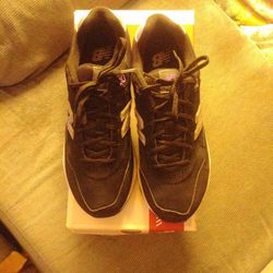 Boys New Balance Running Coarse ( Size 7 )