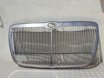 2005+ Chrysler Grill