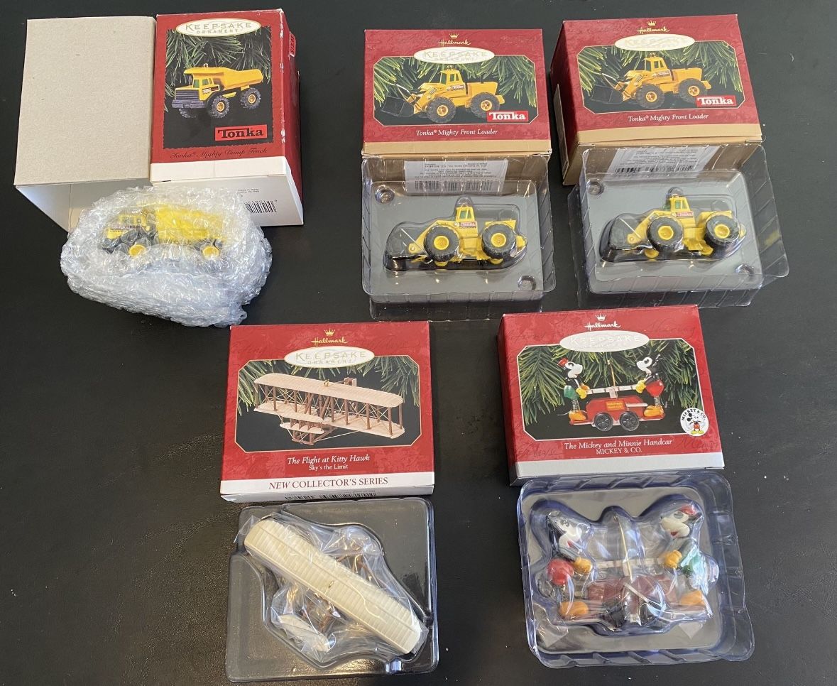 BRAND NEW 5 Hallmark Ornaments (1 Mickey & Minnie)