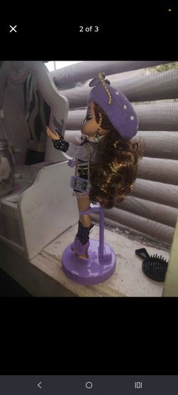 LOL DOLL . Pose