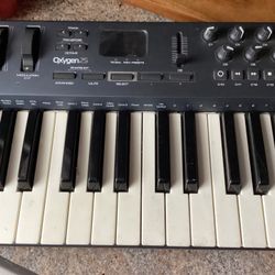 M Audio OXYGEN 25 USB MIDI Controller 