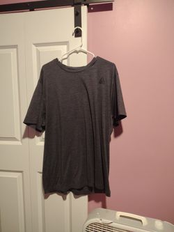 Black and grey tee