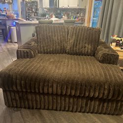 2 Person Big Love Seat Couch