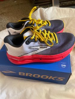 Brooks x Disney Mickey Mouse Men’s Running Shoes Size 5.5 Wide D