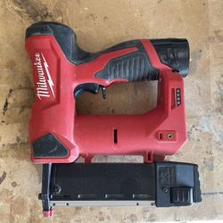 Milwaukee M12 23 Gauge Pin Nailer