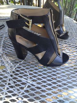 Black Michael Kors Open Toe Sandal size 6 1/2