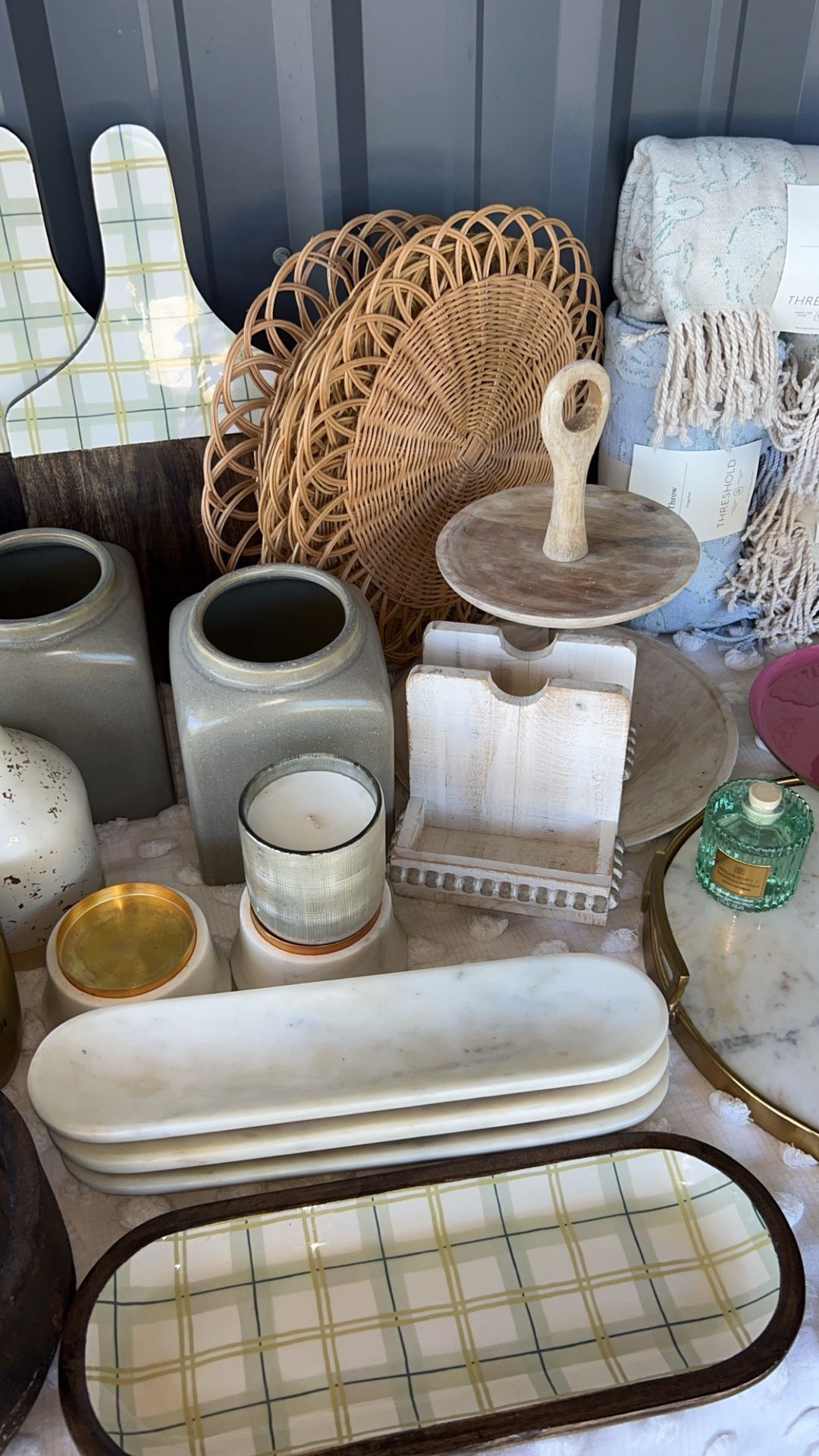 10$ Each Vases Marble And Wood