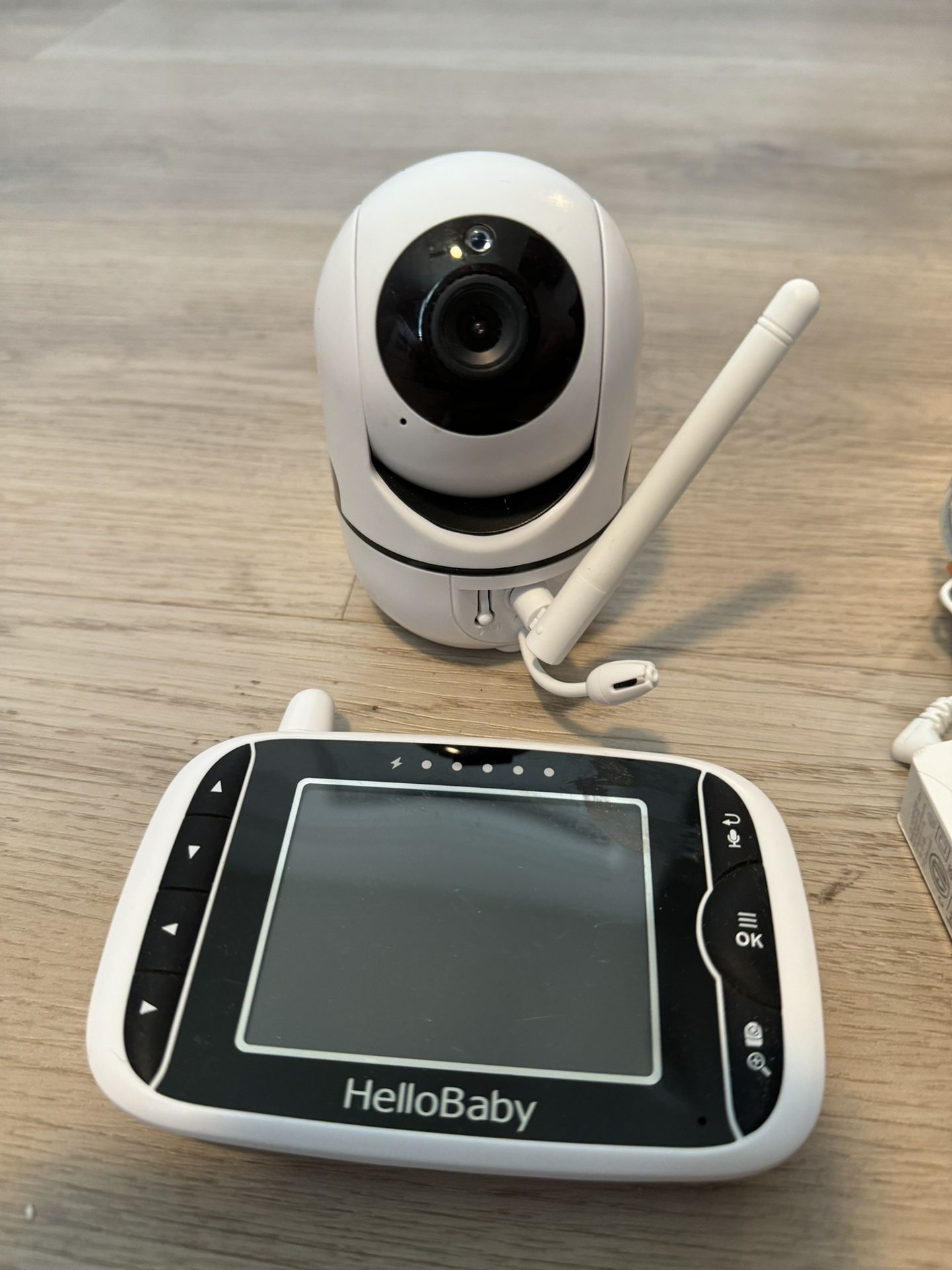 HelloBaby Baby Monitor with Remote Pan-Tilt-Zoom Camera 