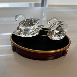 Crystal Swan Figurines – 1 Swarovski, 1 Unbranded 