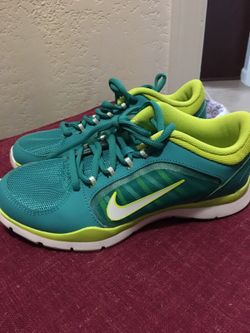 Nike women running tennis shoe size 5.5