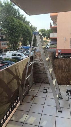Aluminum A-Frame Step Ladder