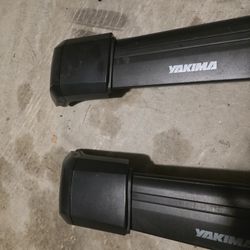 Yakima Towers & Crossbars for Toyota RAV4 or Highlander 