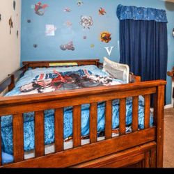 Reduced again! Nice Kids space saving twin loft bed, Desk+Dressers-solid Oak