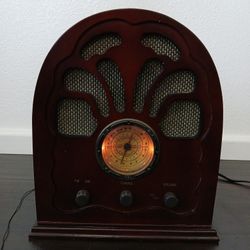 Very Nice Cathedral Style AM-FM Radio $35