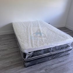 Queen mattress pillow top set with box spring (2pc - new) 