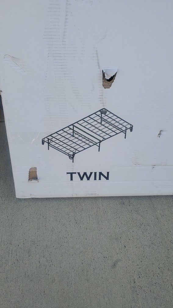 Twin Metal Base With Mattress Memory Foam 5 Inches High  200