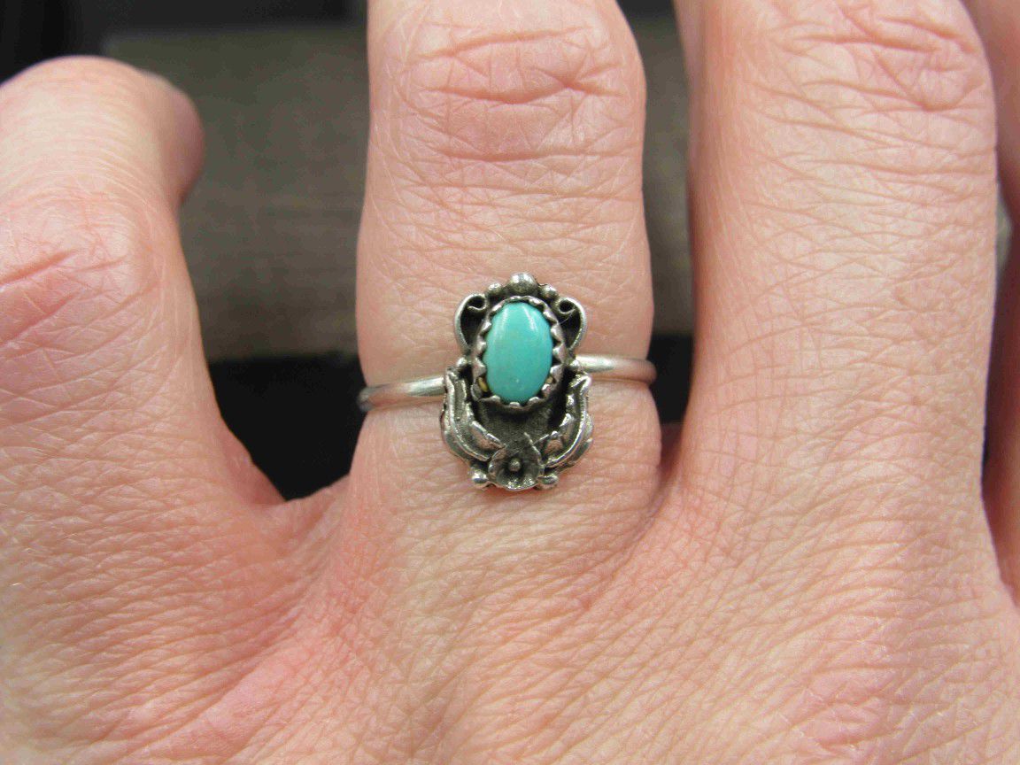 Size 6.25 Sterling Silver Small Tarnished Turquoise Stone Band Ring