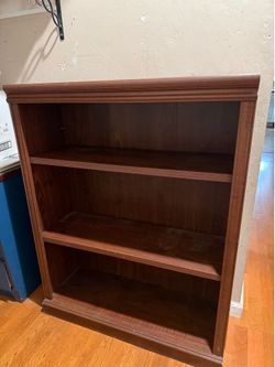 FREE small bookcase, curb alert