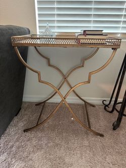 ✨ Chic Mirrored Bar Side Table – $40