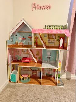 Girls play house