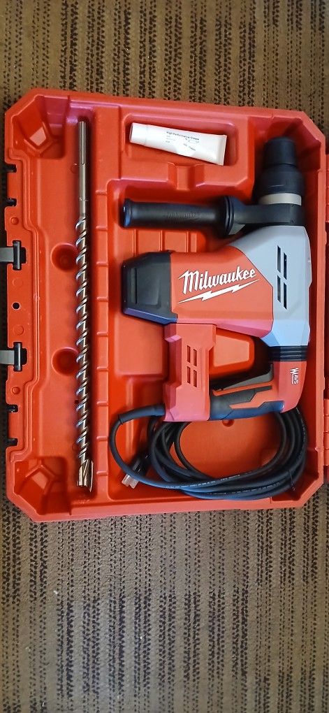 Milwaukee AVS Rotary Hammer