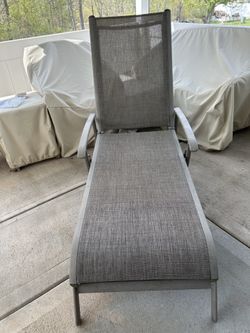 Outdoor lounge chair
