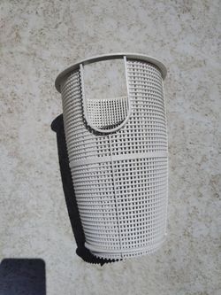 Pool pump basket