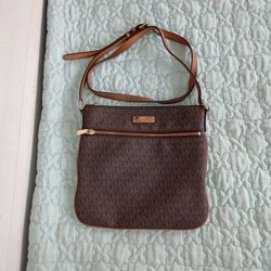 MICHAEL KORS LARGE BROWN CROSSBODY