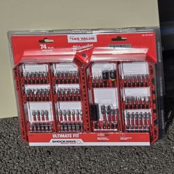 Milwaukee SHOCKWAVE 74-Piece Impact Duty Screwdriver Bit Set– Alloy Steel, PACKOUT-Compatible Case, Wear Guard Tip
