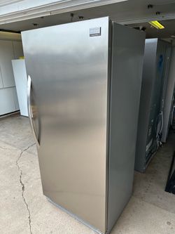 Stainless steel Refrigerator 18.6 cu ft (1 month warranty)