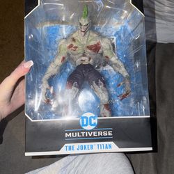 Joker Titan DC Figure