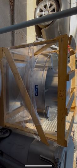 Commercial kitchen exhaust ventilator