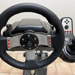 Logitech G27 Racing Wheel w Pedals, Shifter and Stand PS3 PS2