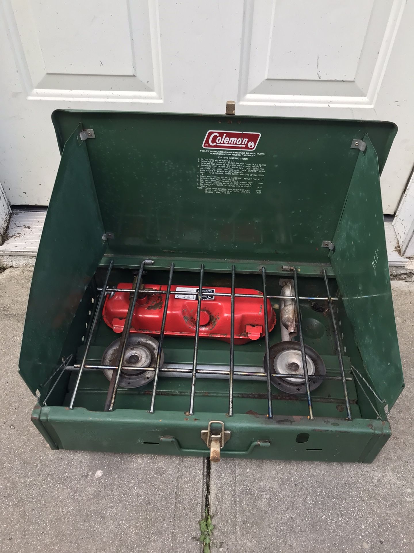 COLEMAN CAMPING STOVE