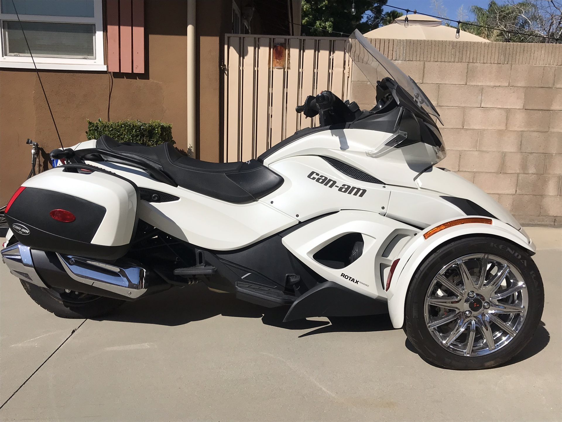 2013 White Can Am Spyder ST Limited With Only 1,183 Miles